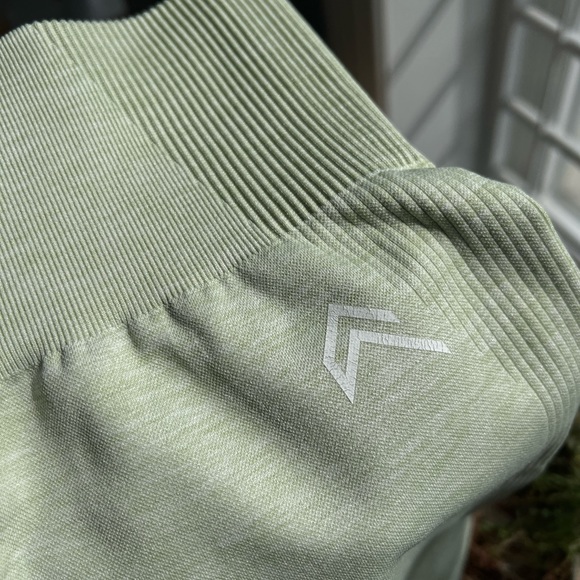 Classic Seamless Shorts in Pistachio - Picture 3 of 8